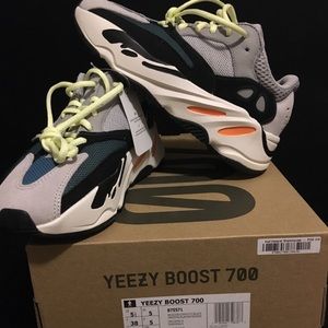 Yeezy 700 Wave Runner